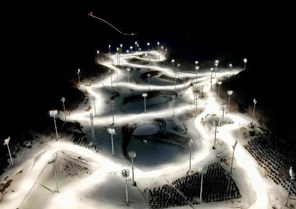 冬奥会场馆雪游龙：建冰雪F1赛道有多难